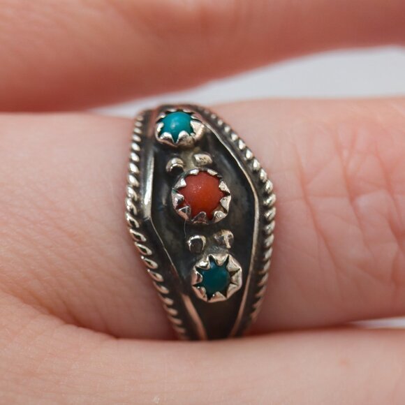 Sterling Silver Turquoise & Coral Trio Ring, Sz 5.5 — Southwest twist-wire - Picture 9 of 13